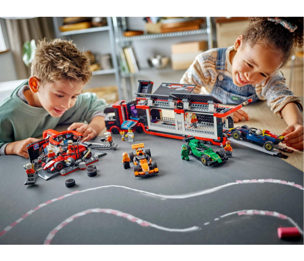 LEGO Ciy 60445 Ciężarówka z bolidami RB20 i AMR24 F1 - 1298087 - zdjęcie 13